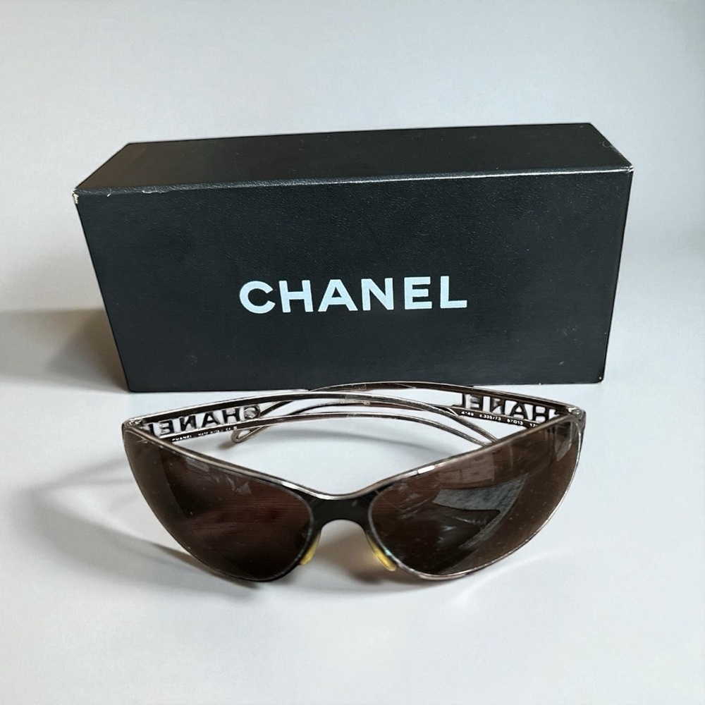 CHANEL Black and Rose Gold Sunglasses - Picture 2 of 12